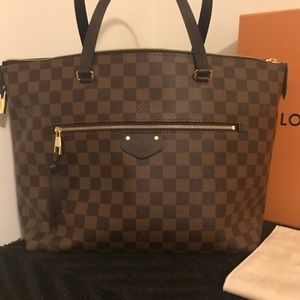 LOUIS Vuitton